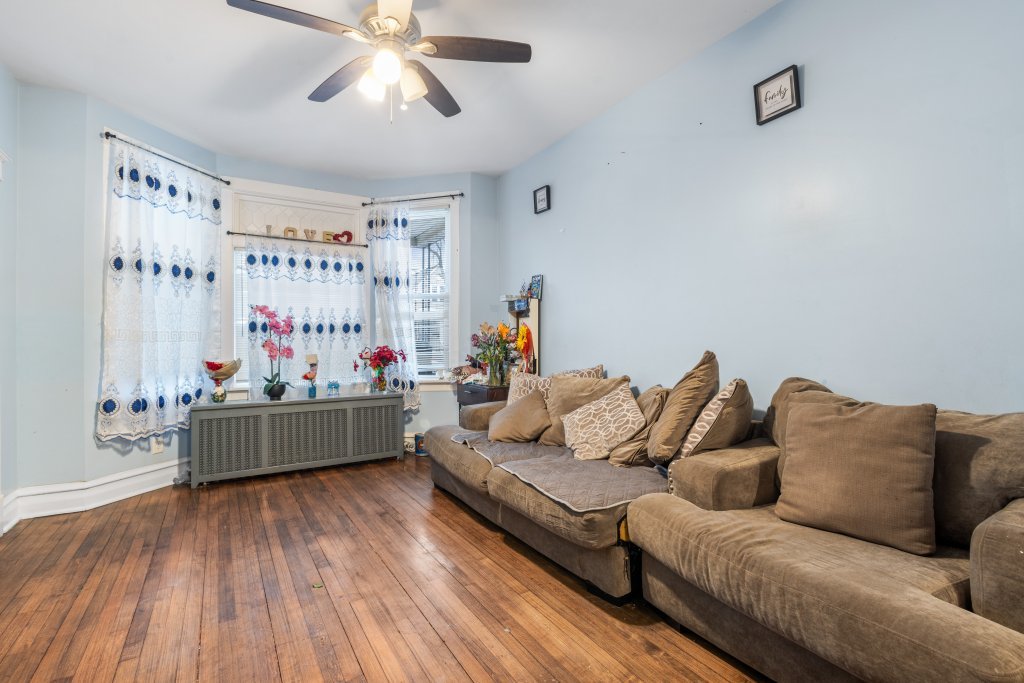 10408 South Avenue J Chicago IL 60617