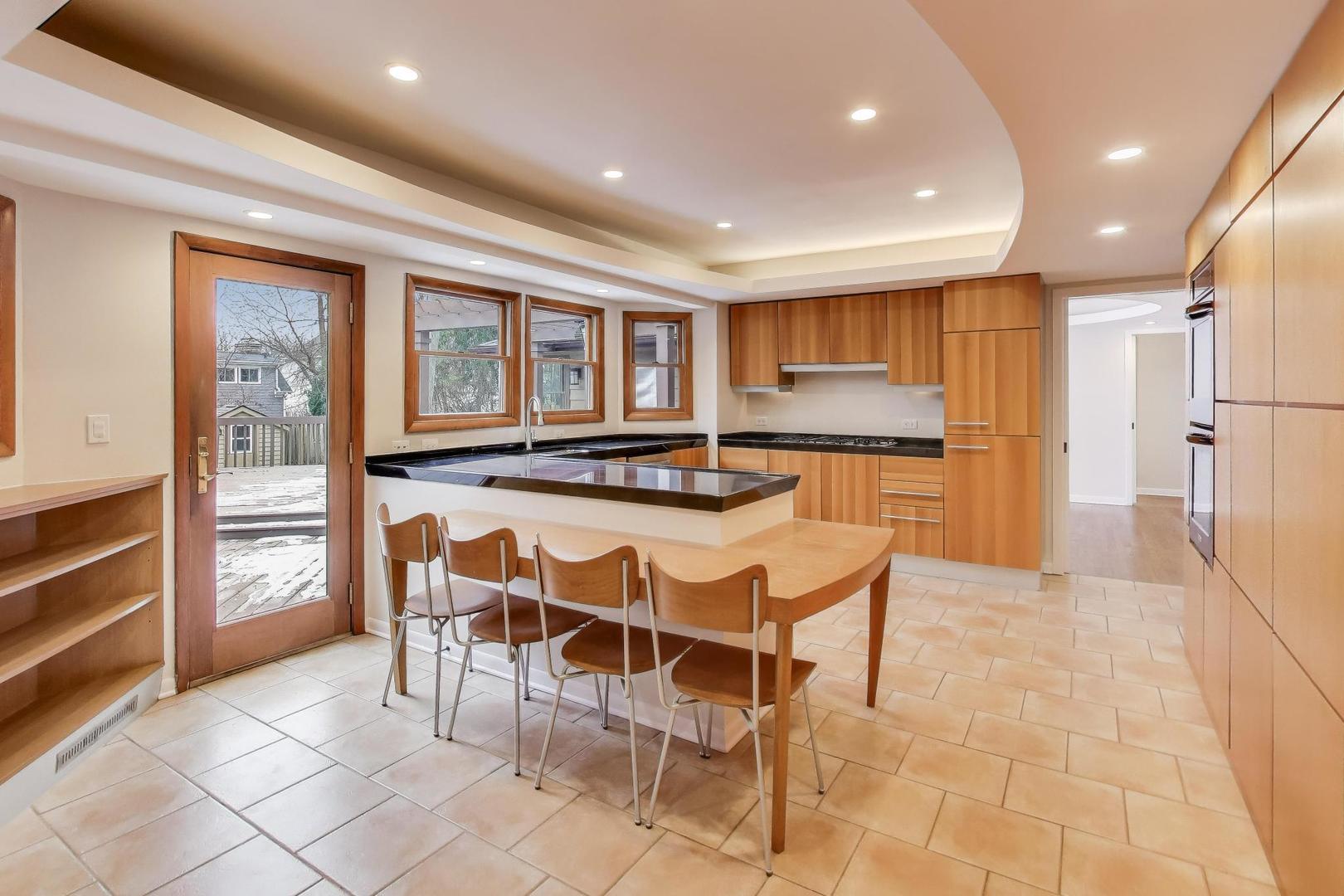 28 Muirwood Drive Glen Ellyn IL 60137