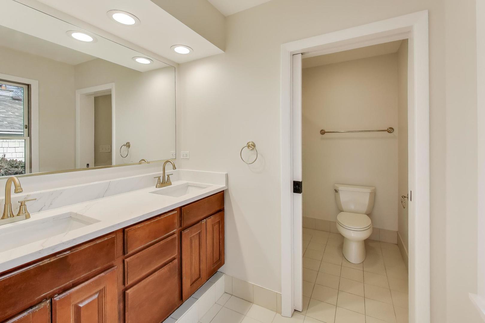 28 Muirwood Drive Glen Ellyn IL 60137