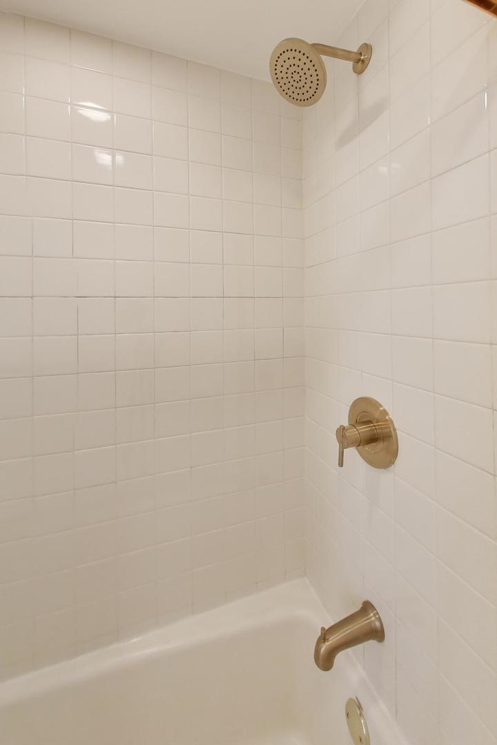 28 Muirwood Drive Glen Ellyn IL 60137