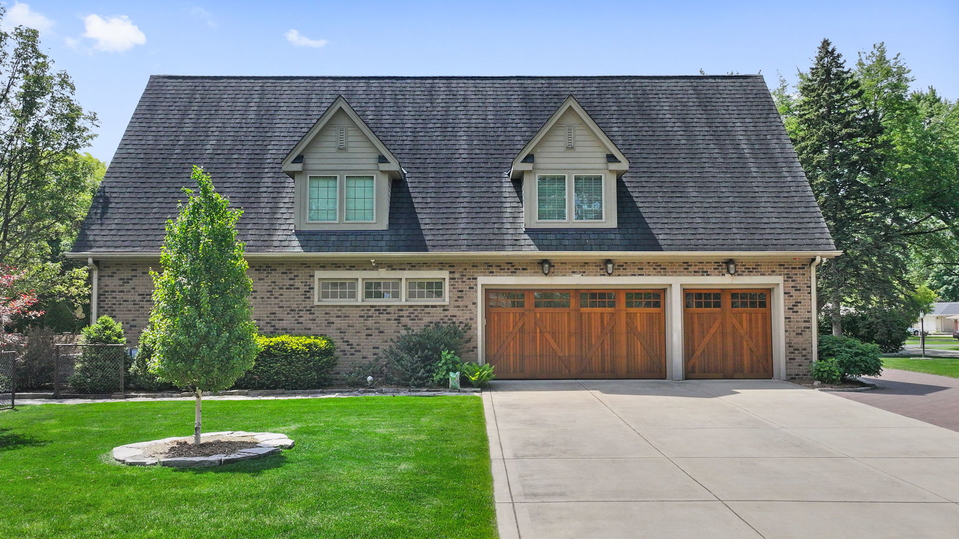 261 South Kenilworth Avenue Glen Ellyn IL 60137