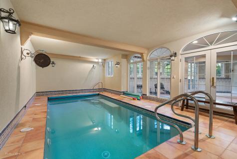 648 Long Cove Court Riverwoods IL 60015