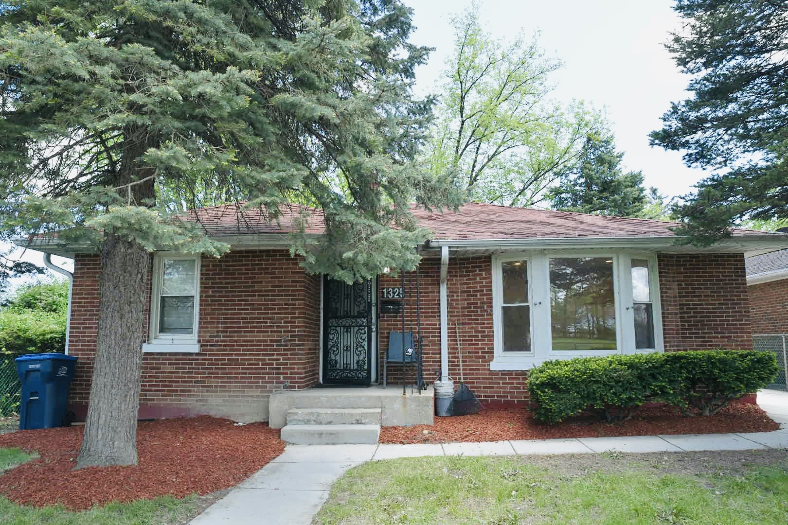 1325 Glenn Drive North Chicago IL 60064