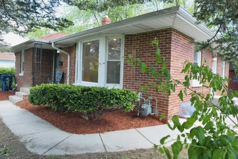 1325 Glenn Drive North Chicago IL 60064