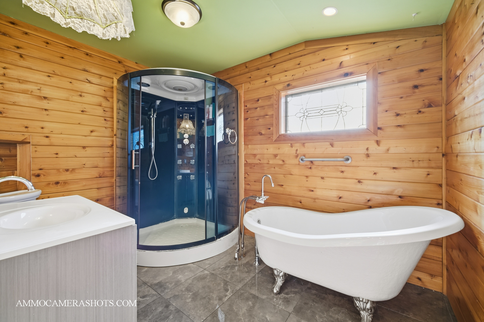 9018 South Brandon Avenue Chicago IL 60617