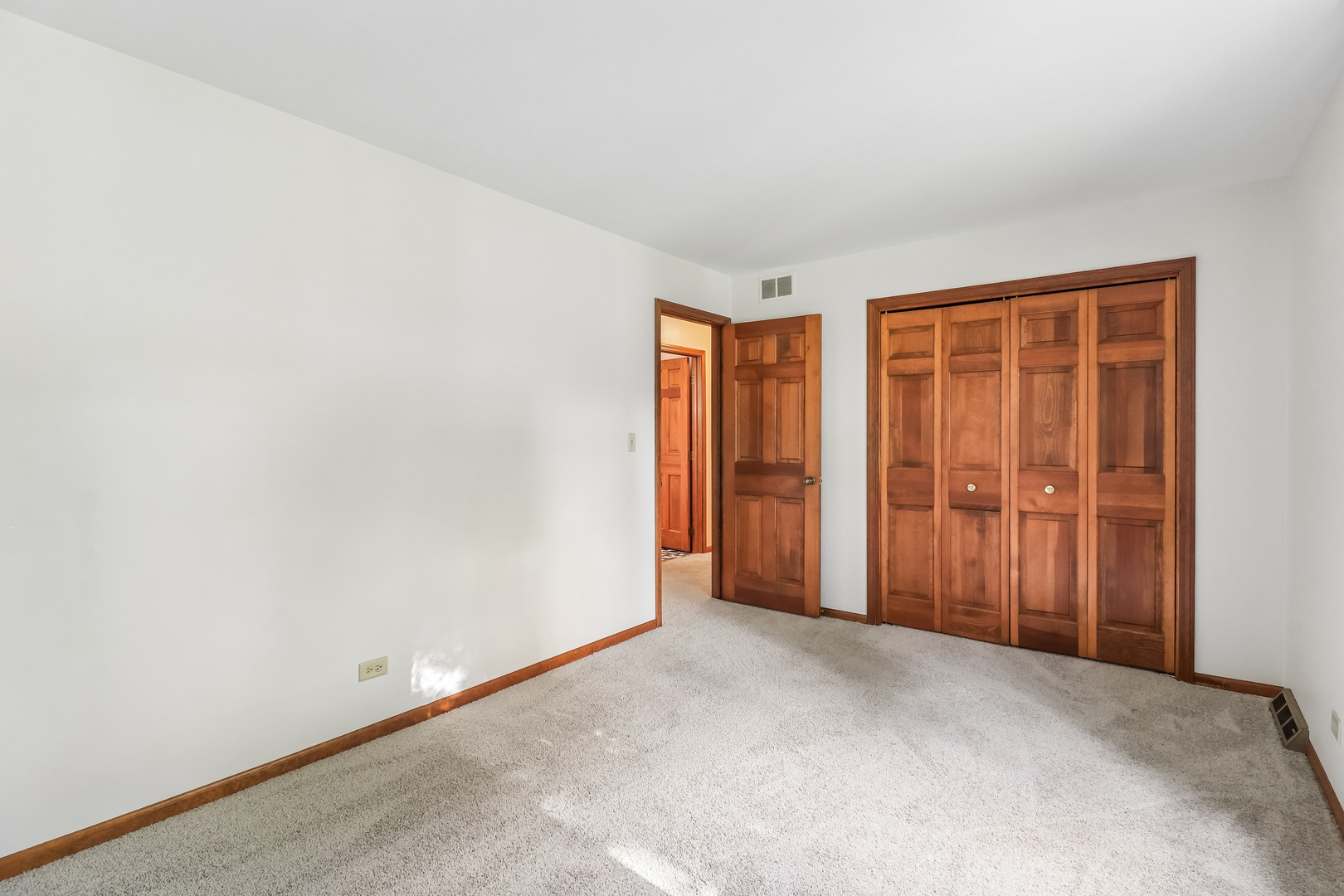 733 Buttonwood Circle SE Naperville IL 60540