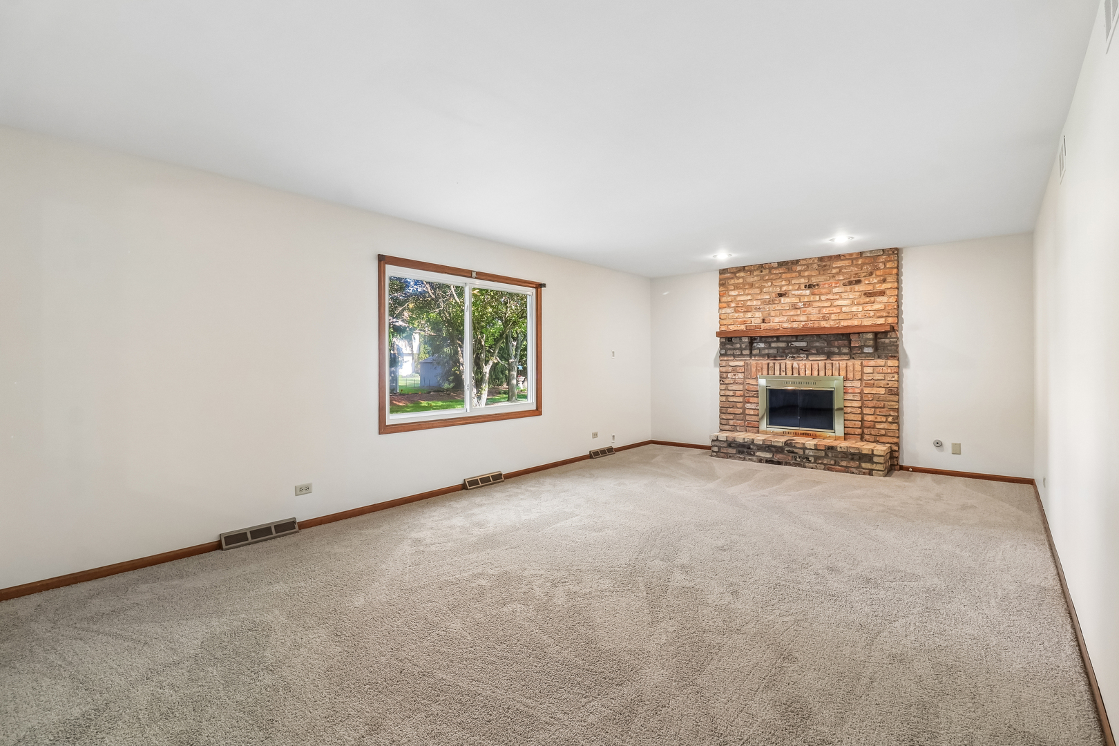 733 Buttonwood Circle SE Naperville IL 60540