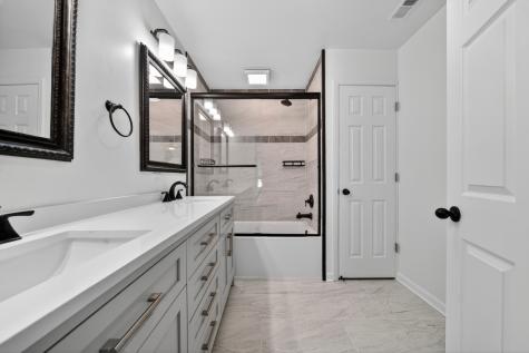 172 East Lakeview Avenue Round Lake Beach IL 60073