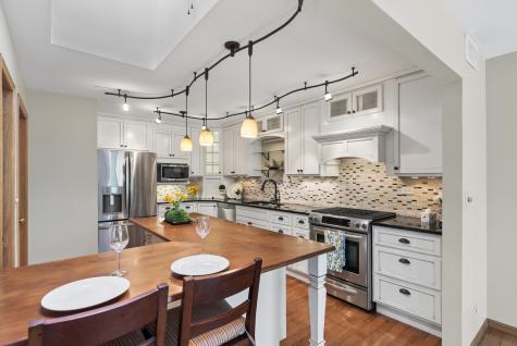 808 Kristin Court Gurnee IL 60031
