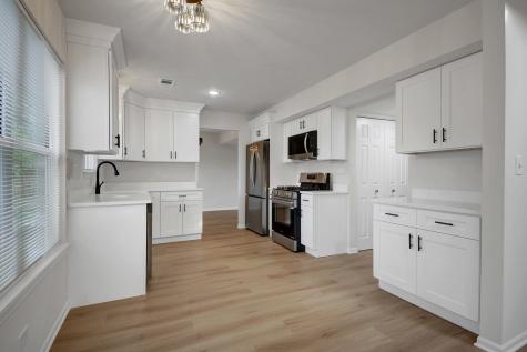 1161 Regent Drive Mundelein IL 60060