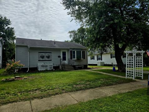 376 South Oak Street Manteno IL 60950