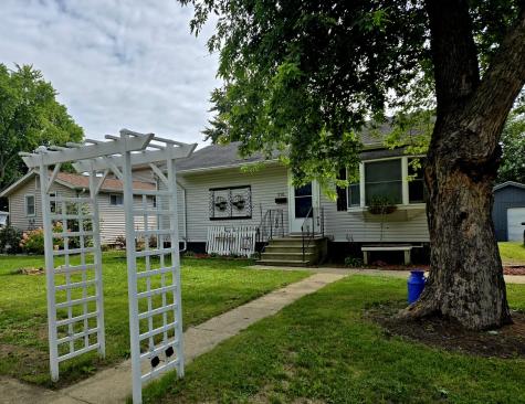 376 South Oak Street Manteno IL 60950