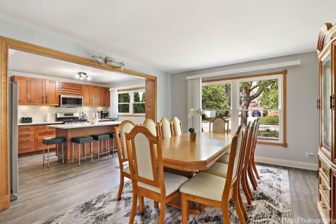 1569 Sherman Place Des Plaines IL 60016