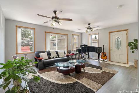 1569 Sherman Place Des Plaines IL 60016