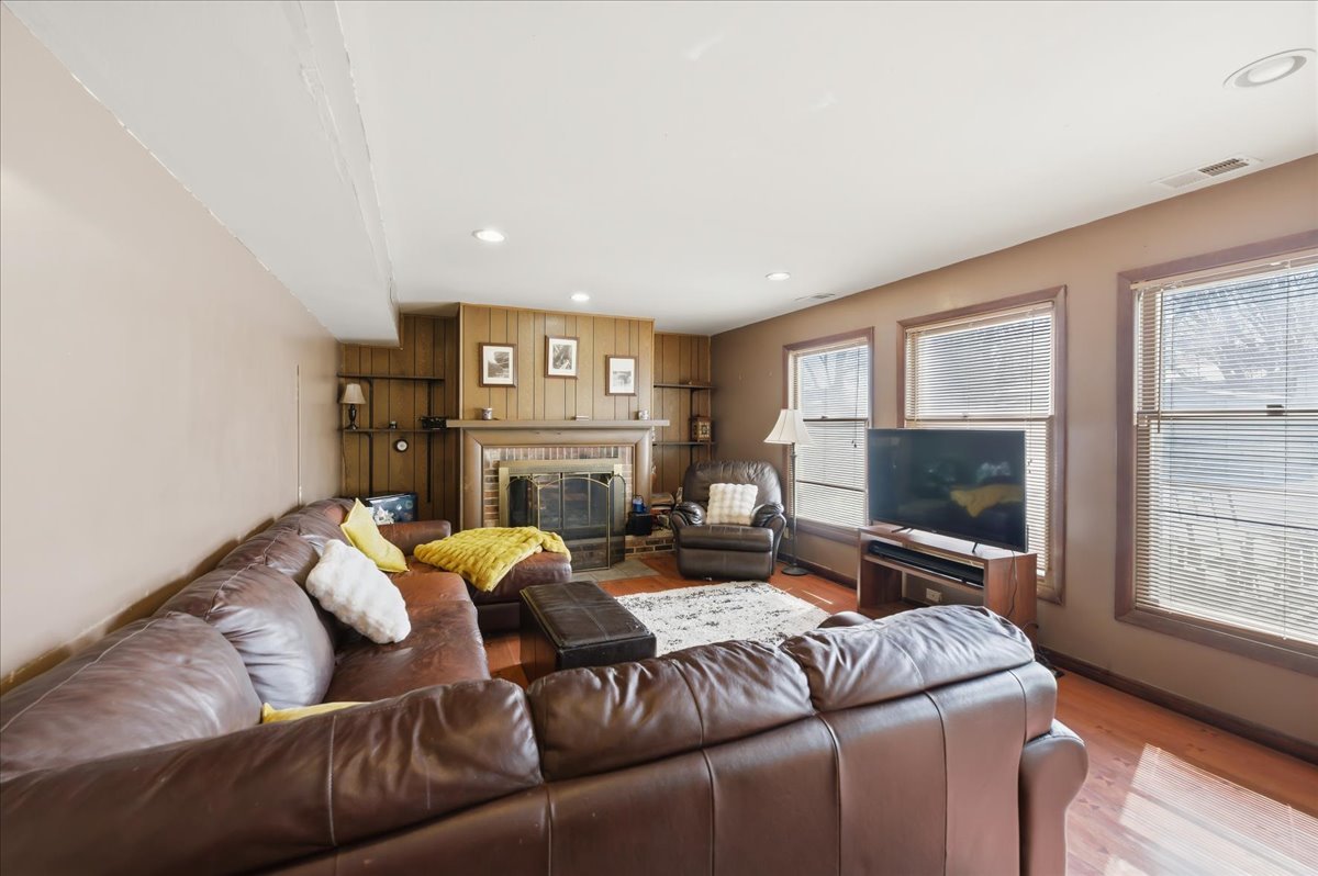23W281 Cambridge Court Glen Ellyn IL 60137