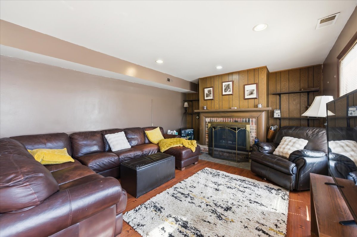 23W281 Cambridge Court Glen Ellyn IL 60137