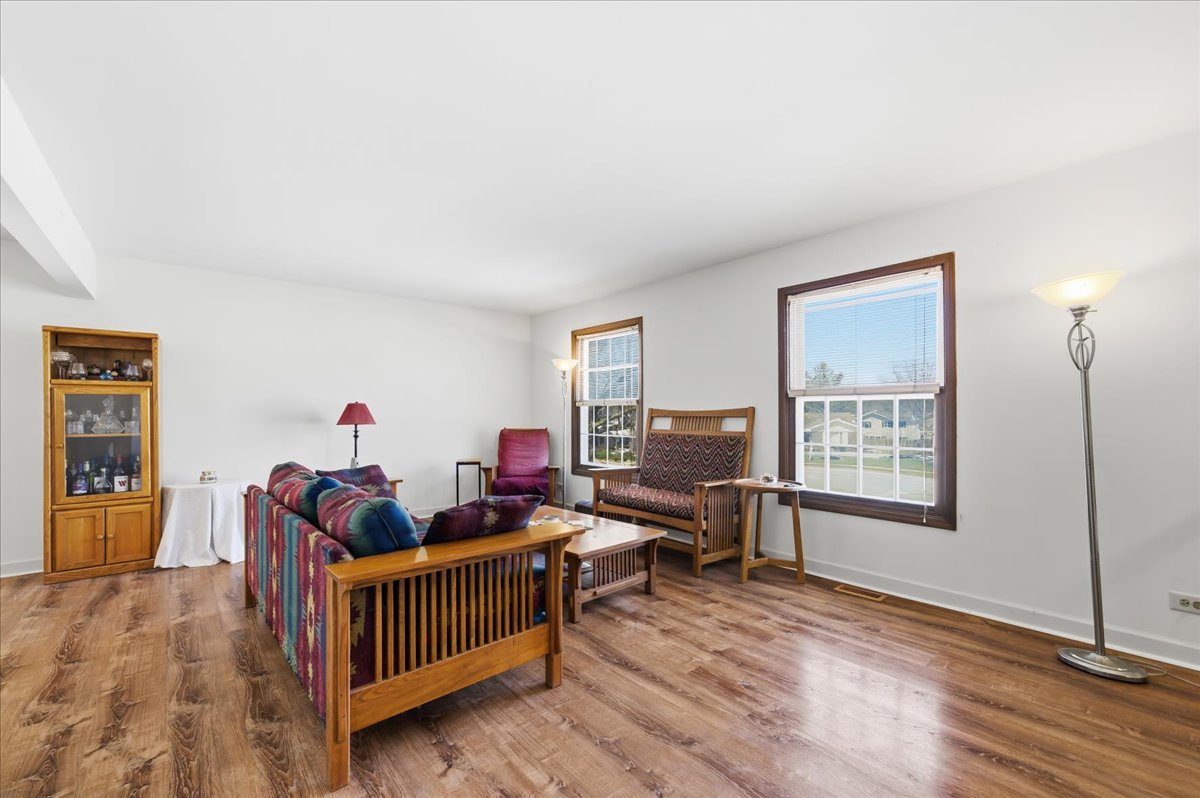 23W281 Cambridge Court Glen Ellyn IL 60137