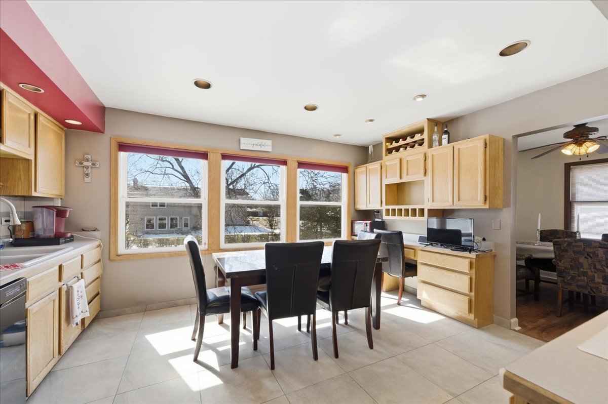 23W281 Cambridge Court Glen Ellyn IL 60137