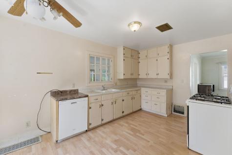 2031 12TH Street East Moline IL 61244