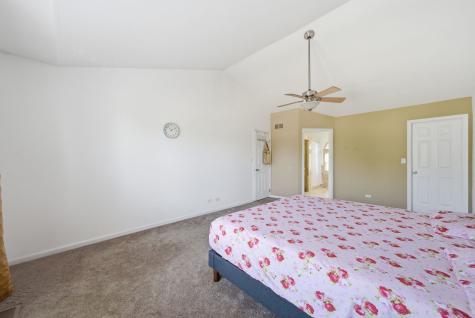 636 Briarwood Lane Oswego IL 60543