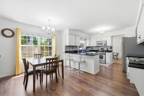 636 Briarwood Lane Oswego IL 60543