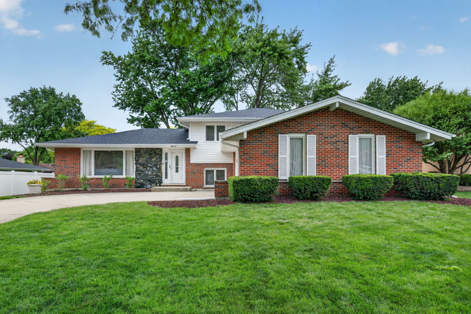 8632 Clifford Drive Darien IL 60561