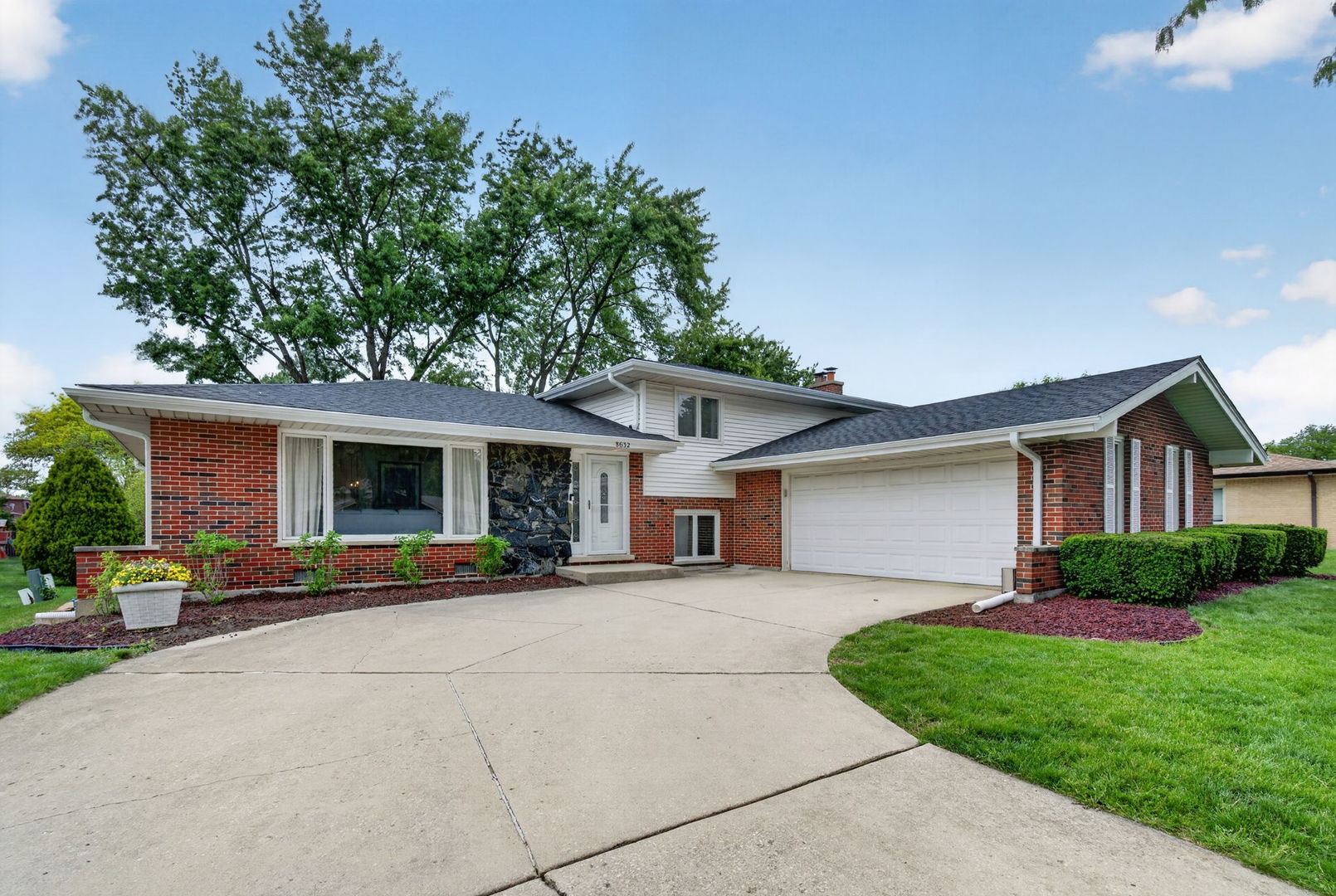 8632 Clifford Drive Darien IL 60561