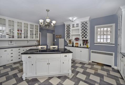 2221 Twin Oak Road Peru IL 61354