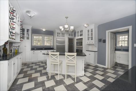 2221 Twin Oak Road Peru IL 61354