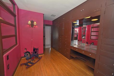2221 Twin Oak Road Peru IL 61354