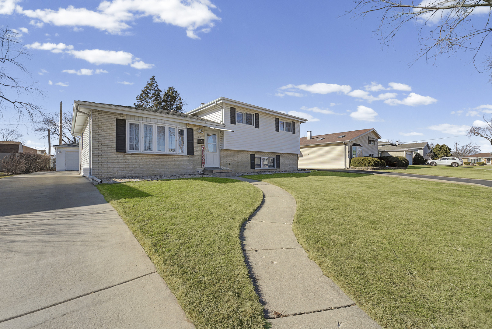 102 South Adeline Avenue Addison IL 60101