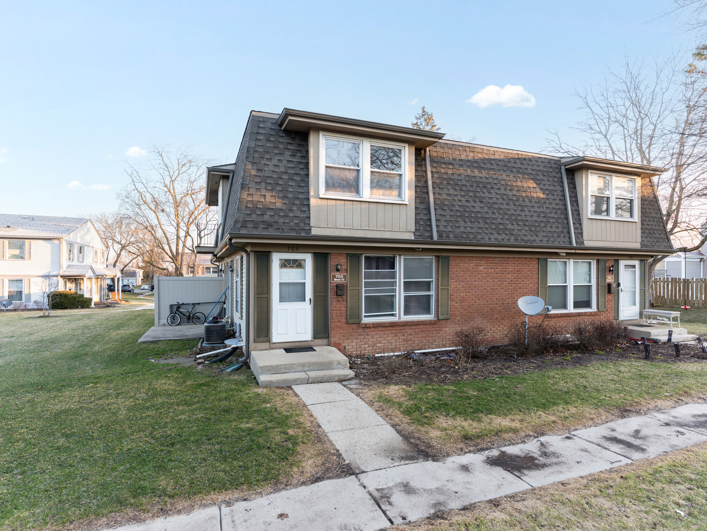 703 Shaw Court Schaumburg IL 60194