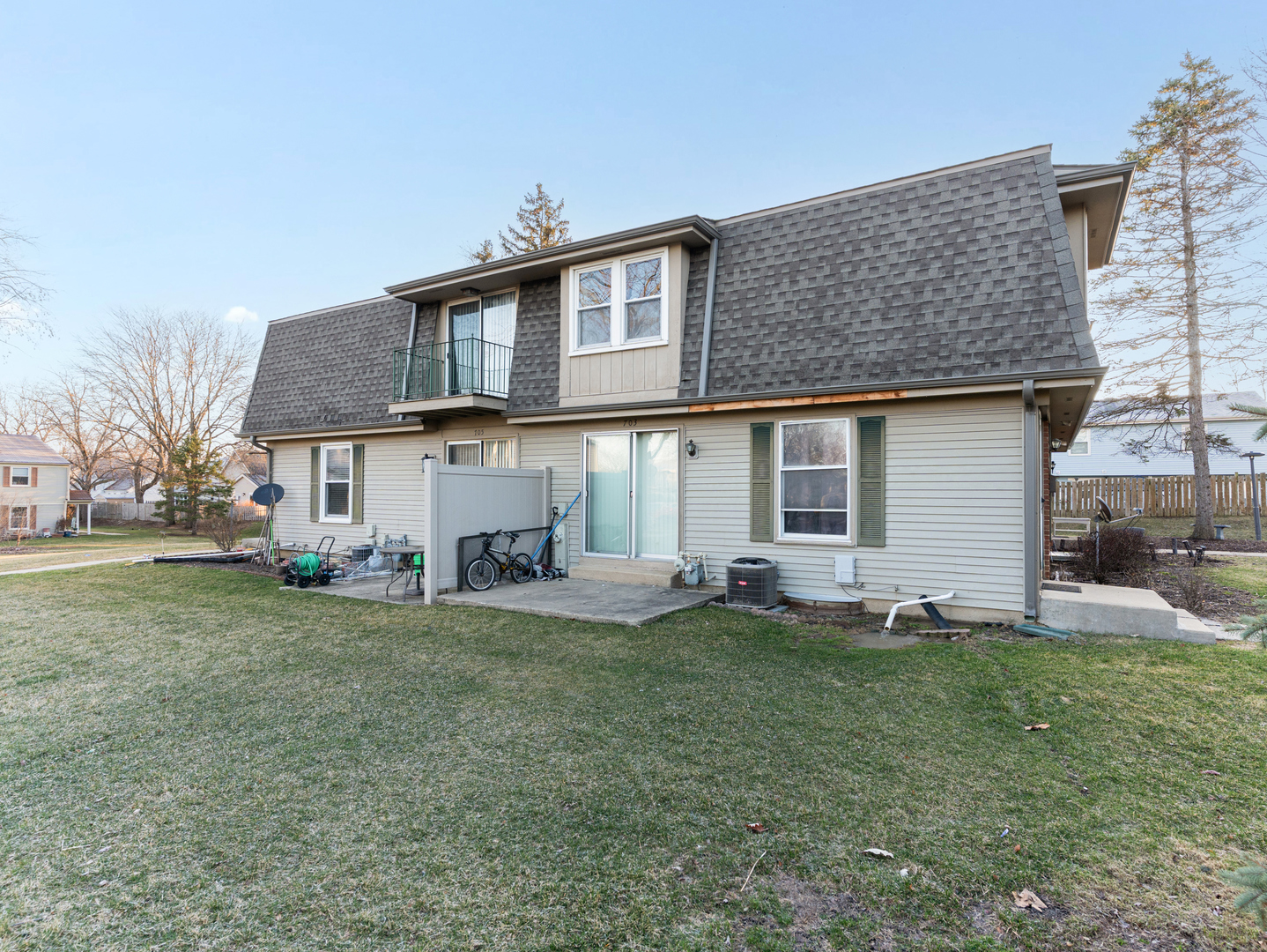 703 Shaw Court Schaumburg IL 60194