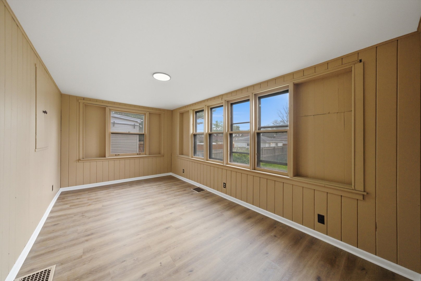 8533 South Rhodes Avenue Chicago IL 60619