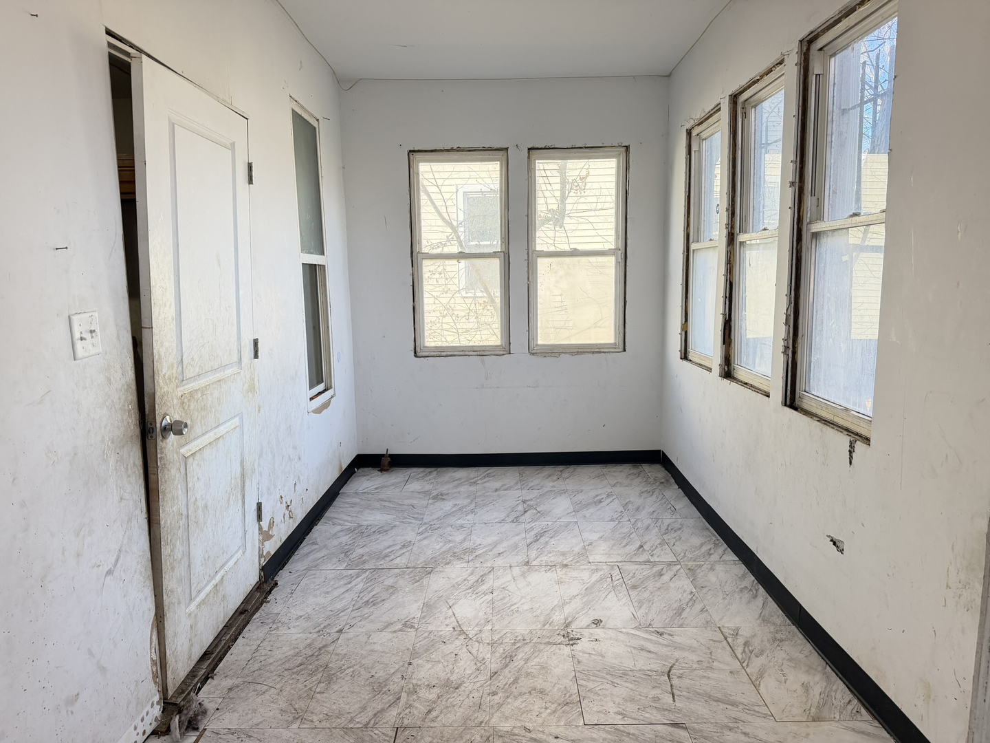 7939 South Escanaba Avenue Chicago IL 60617