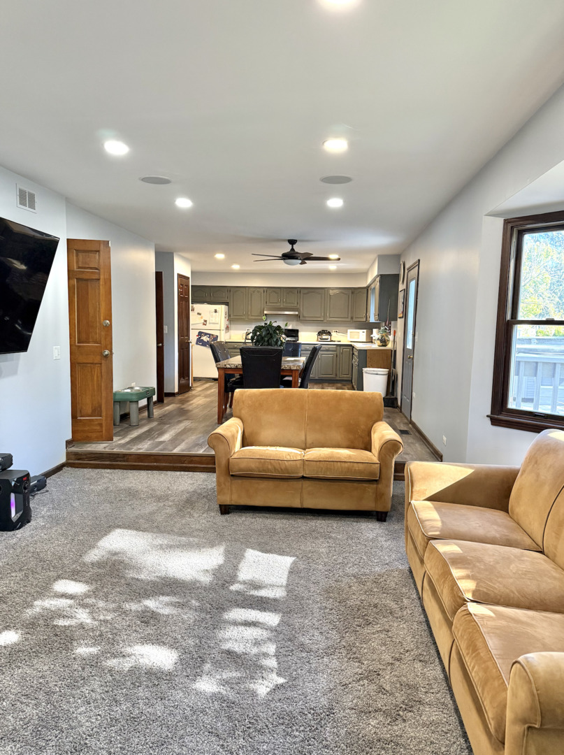 1433 Columbus Drive Bolingbrook IL 60490