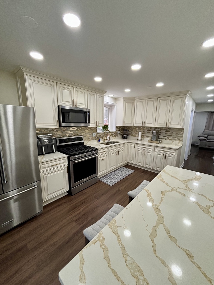 4100 West 81st Street Chicago IL 60652