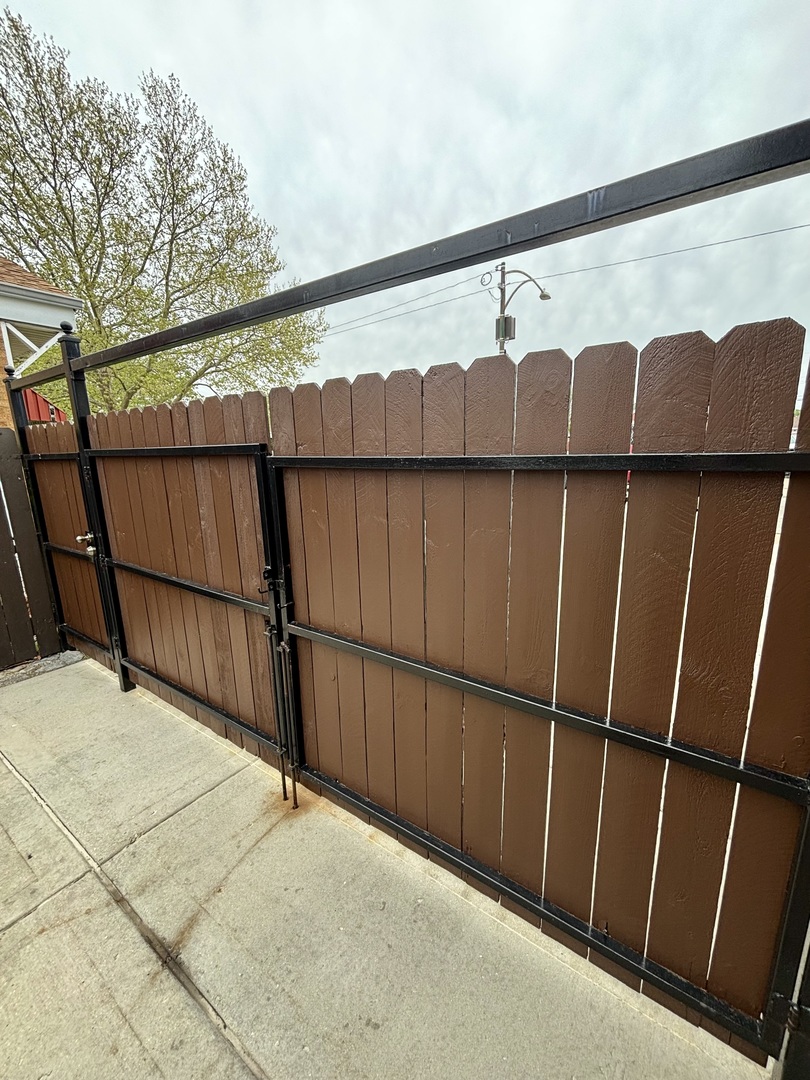 4100 West 81st Street Chicago IL 60652