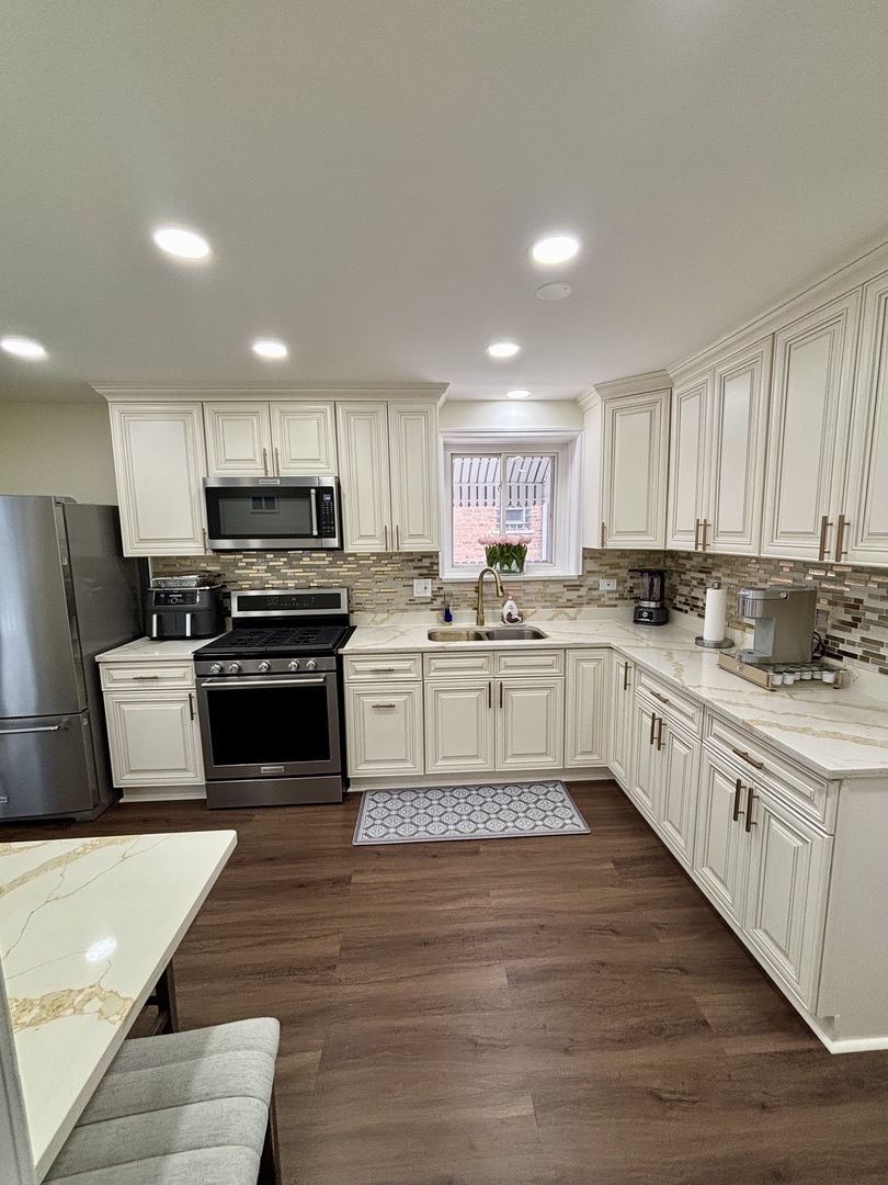 4100 West 81st Street Chicago IL 60652