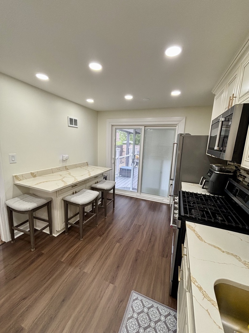 4100 West 81st Street Chicago IL 60652