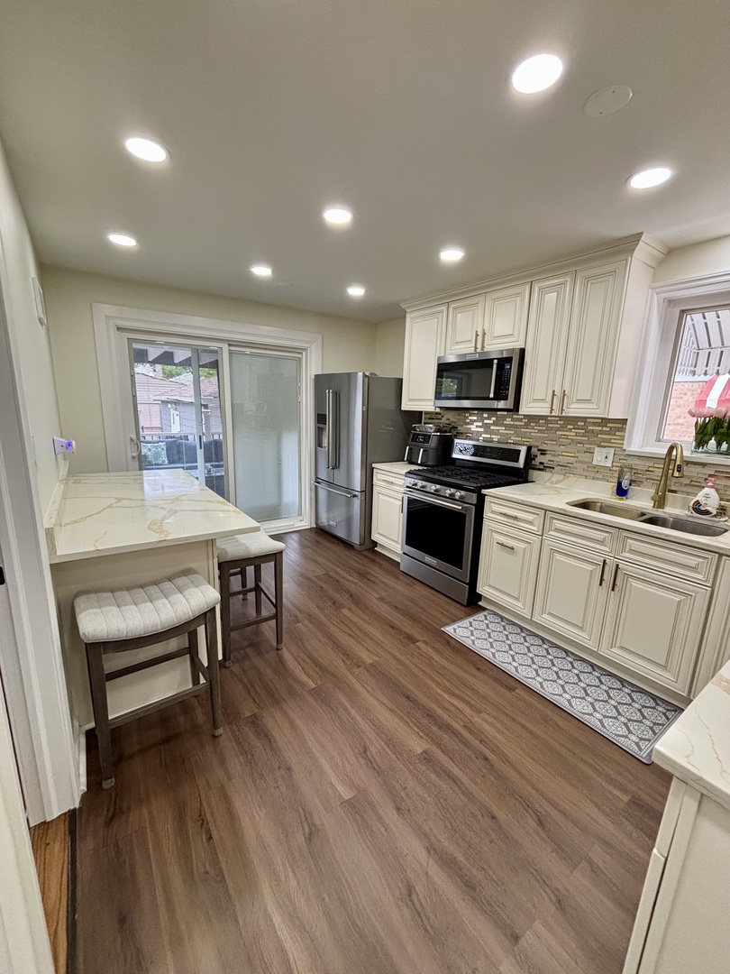 4100 West 81st Street Chicago IL 60652