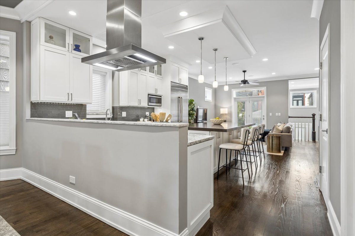 1655 West Carmen Avenue Chicago IL 60640
