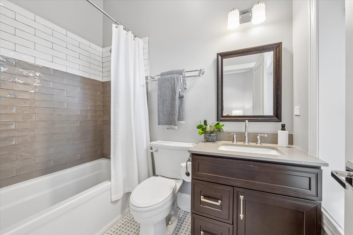 1655 West Carmen Avenue Chicago IL 60640