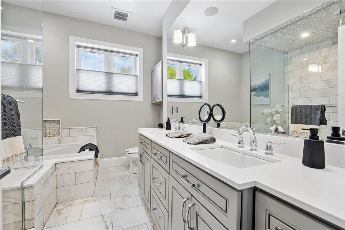 1655 West Carmen Avenue Chicago IL 60640