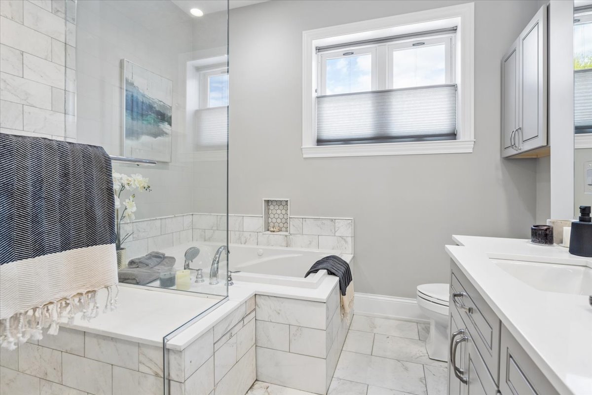1655 West Carmen Avenue Chicago IL 60640