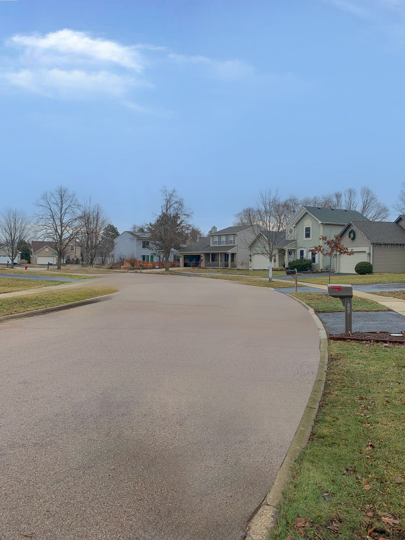 2472 Fox Drive Aurora IL 60506