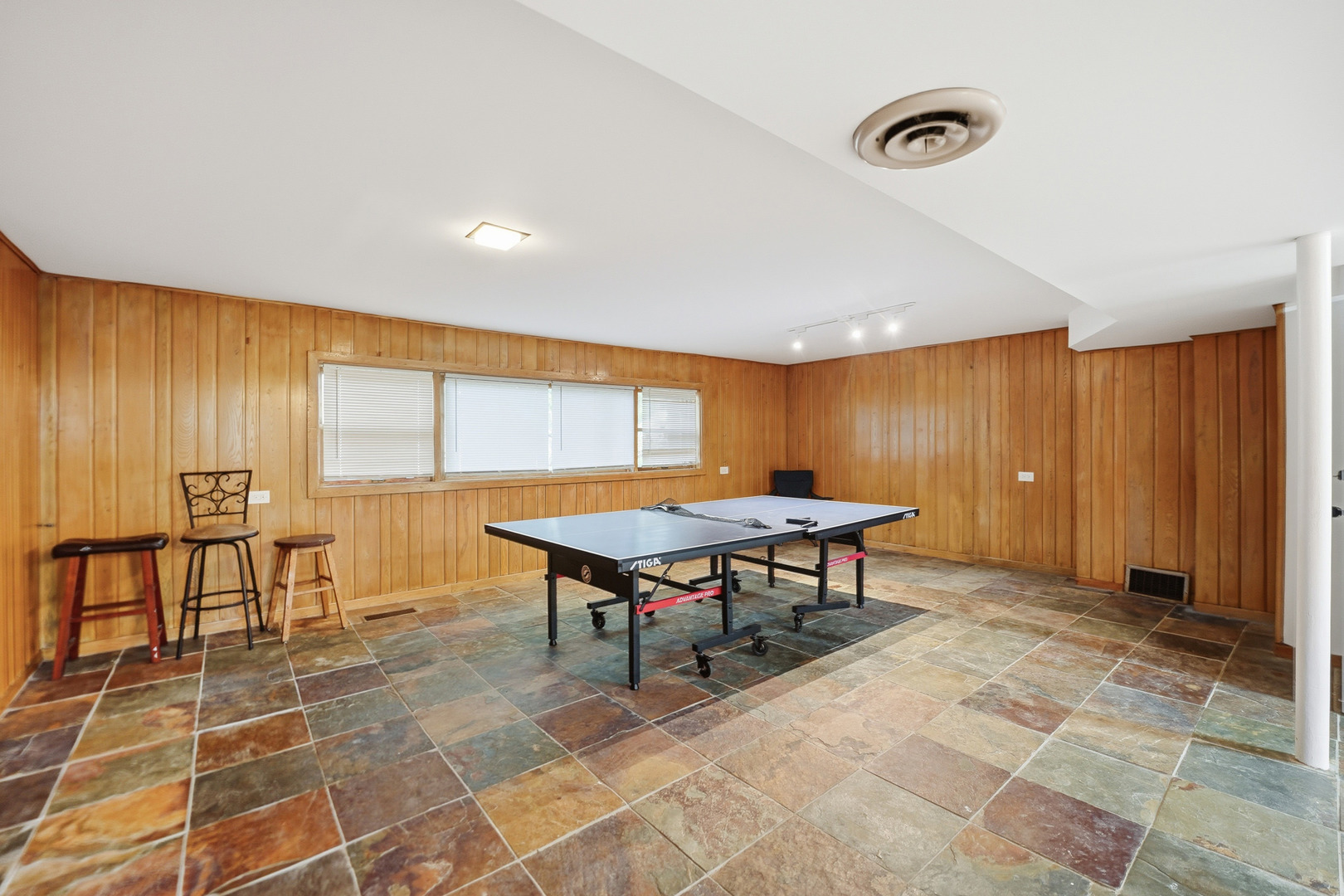 2401 Rohlwing Road Rolling Meadows IL 60008