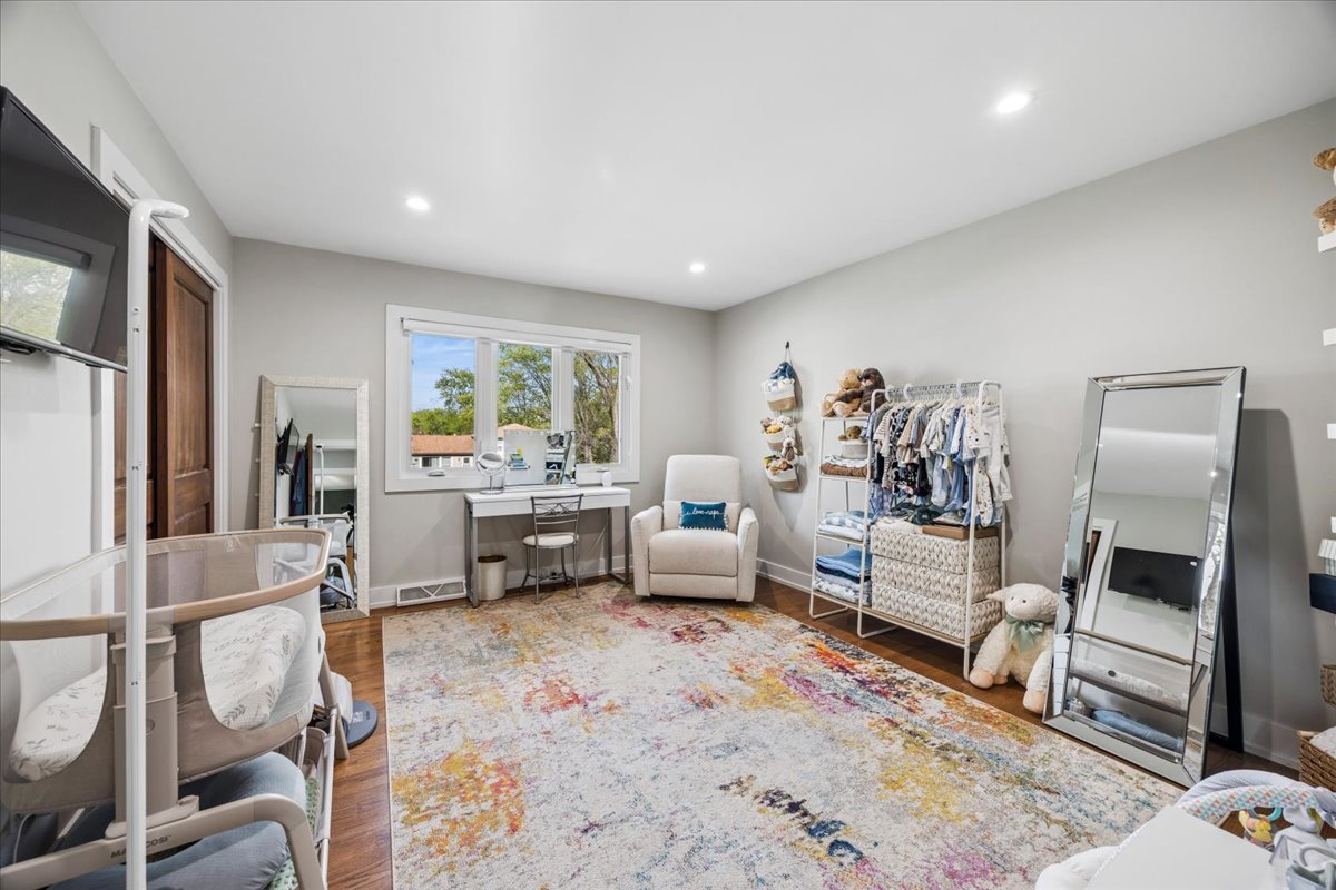 534 Summit Drive Schaumburg IL 60193