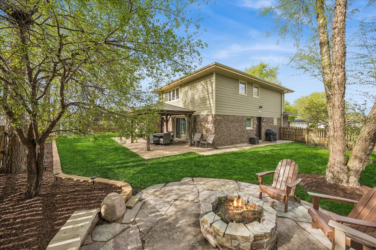 534 Summit Drive Schaumburg IL 60193