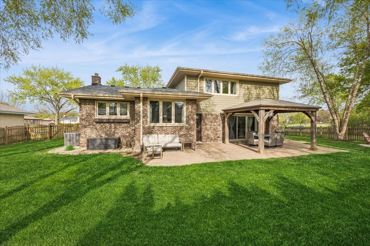 534 Summit Drive Schaumburg IL 60193